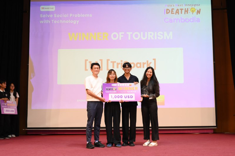 The EmpowHer team receiving their Ideathon Cambodia 2025 prize