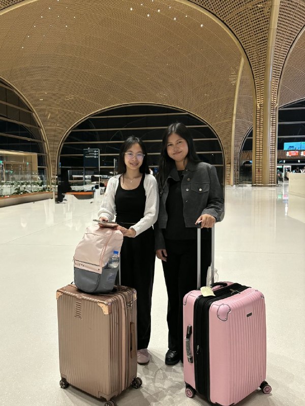 Two NUMIC students at the airport before their summer program at NUS Singapore