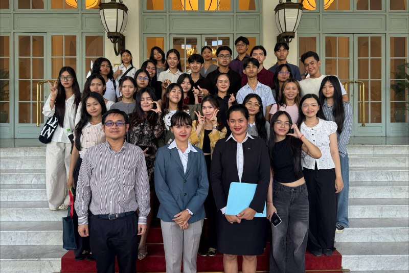 NUMIC students at Raffles Hotel Le Royal